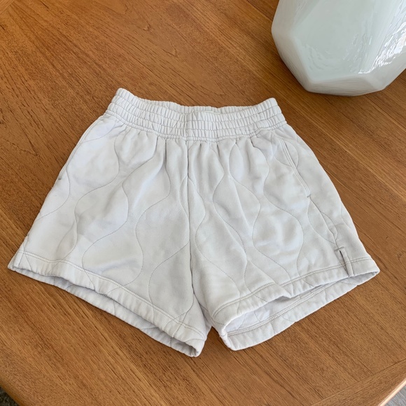 Abercrombie & Fitch | Quilted Lounge Shorts - Cream - Picture 2 of 4
